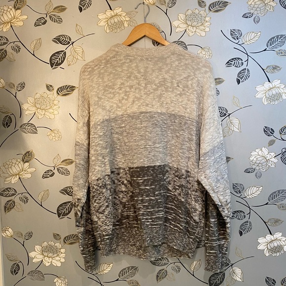 Vintage Wolves Sweater - Picture 3 of 3